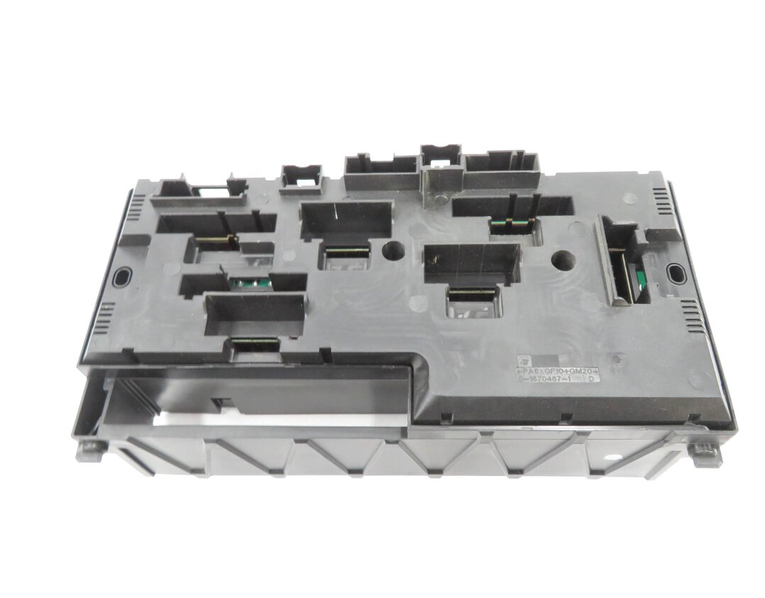 Thumbnail 5: 2012 BMW 528i (F10) FRONT POWER DISTRIBUTION RELAY JUNCTION FUSE BOX