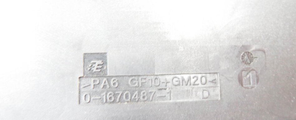 Thumbnail 6: 2012 BMW 528i (F10) FRONT POWER DISTRIBUTION RELAY JUNCTION FUSE BOX