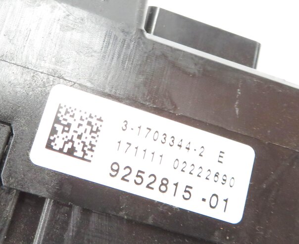 Thumbnail 7: 2012 BMW 528i (F10) FRONT POWER DISTRIBUTION RELAY JUNCTION FUSE BOX