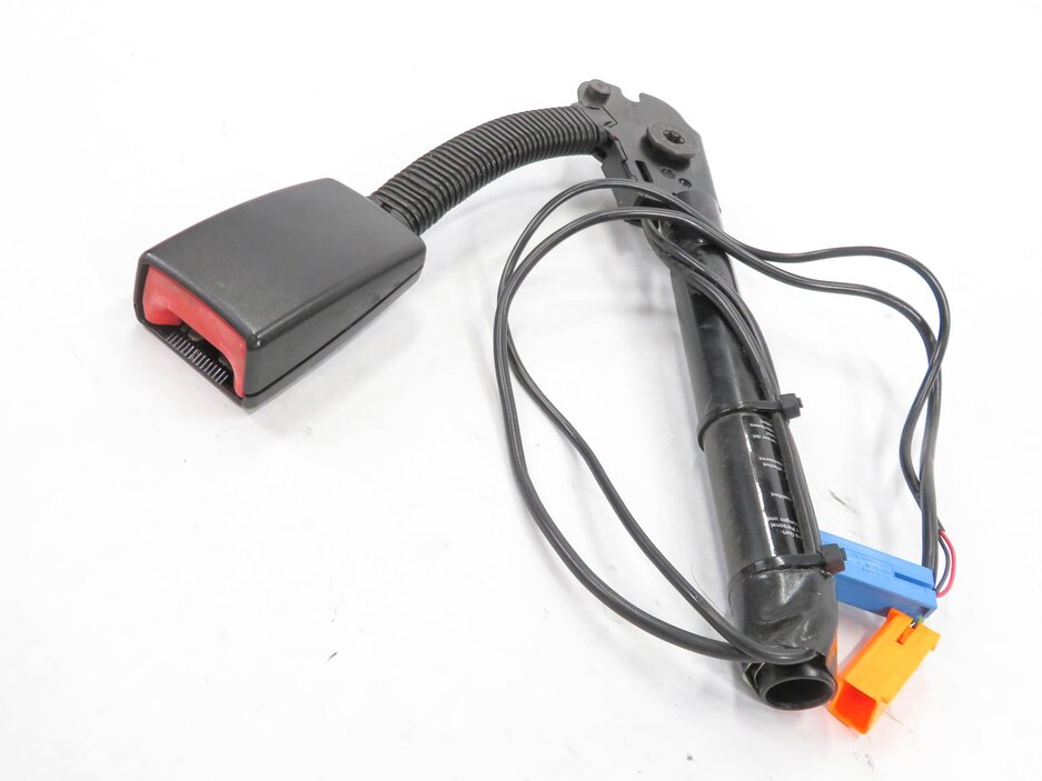 2005-2006 RANGE ROVER SPORT (L320) / LR3 RIGHT FRONT SEATBELT RECEIVER (BLACK)