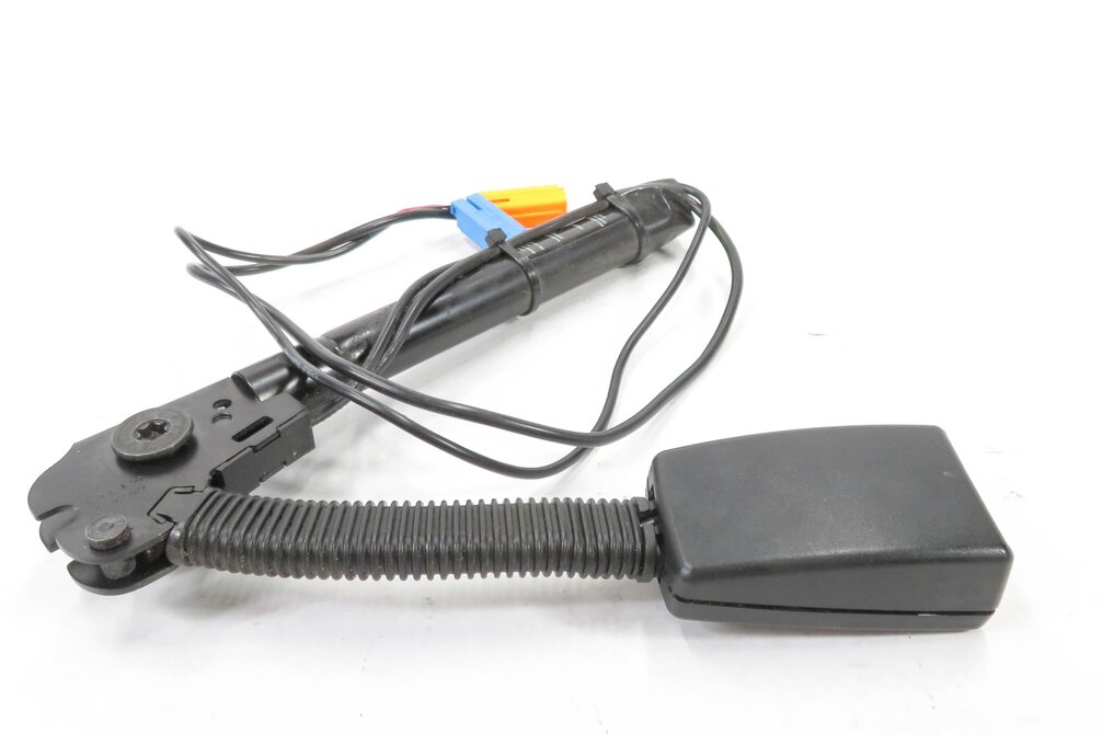 Thumbnail 3: 2005-2006 RANGE ROVER SPORT (L320) / LR3 RIGHT FRONT SEATBELT RECEIVER (BLACK)