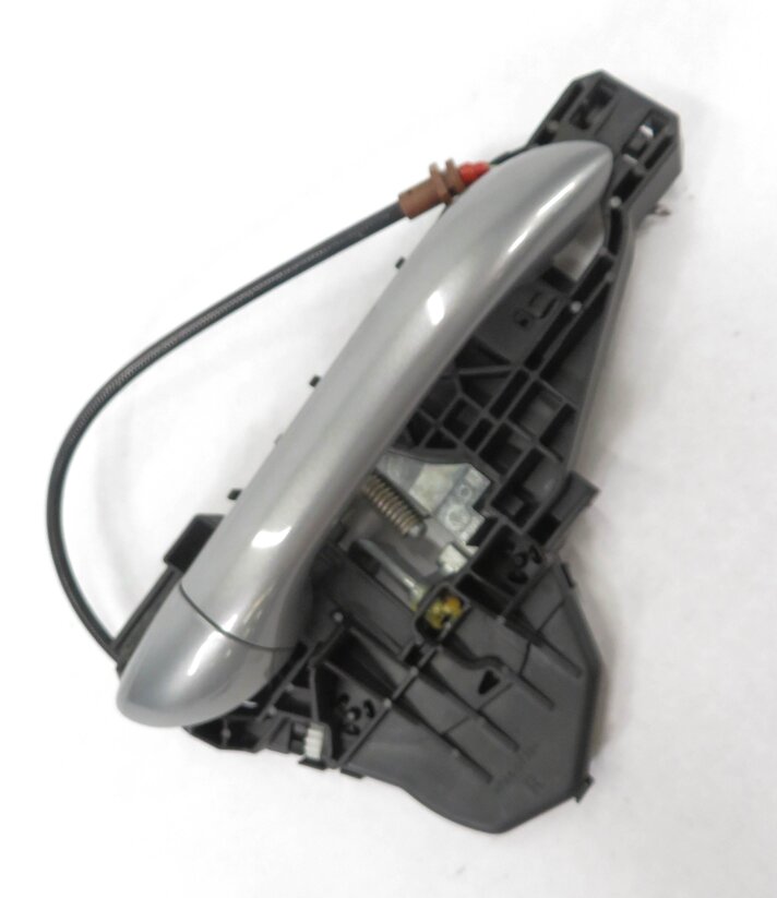 2011 MERCEDES ML350 (W164) RIGHT FRONT EXTERIOR DOOR HANDLE (PALLADIUM SILVER)