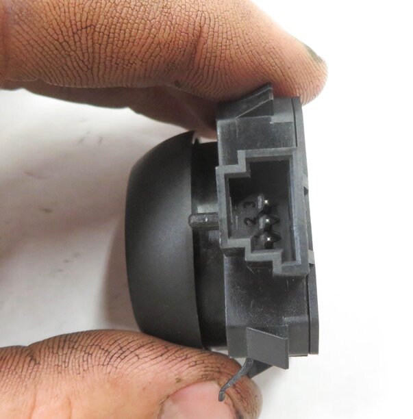 Thumbnail 7: 2011 MB ML350 (W164) LEFT FRONT DRIVER SEAT LUMBAR ADJUST CONTROL SWITCH BUTTON