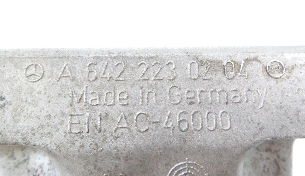 Thumbnail 5: 2011 MB ML350 (W164) 3.0L OM642 DIESEL LEFT SIDE ENGINE MOTOR MOUNT BRACKET