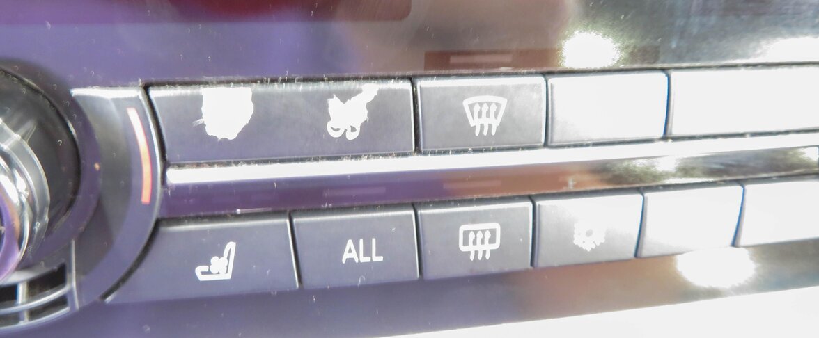 Thumbnail 10: 2009-2010 BMW 750i 760i (F01 F02) AM/FM STEREO FACE PLATE w/ TEMPERATURE CONTROL
