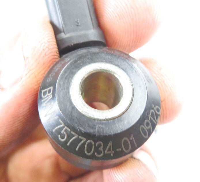 Thumbnail 6: 2009 BMW 750Li (F02) 4.4L N63 TWIN TURBO ENGINE KNOCK PING DETONATION SENSOR SET