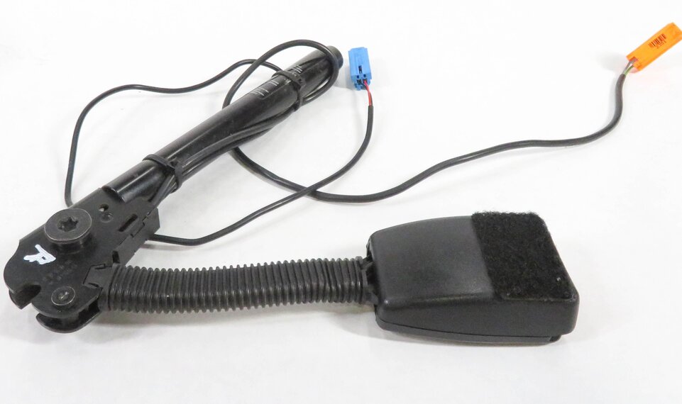 Thumbnail 3: 2005-2006 RANGE ROVER SPORT (L320) / LR3 RIGHT FRONT SEATBELT RECEIVER (BLACK)