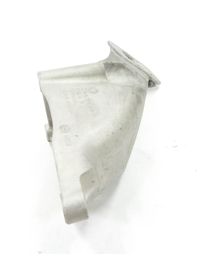 Thumbnail 3: 2011 BMW X5 (E70) 4.4L N63 TWIN TURBO ENGINE RIGHT PASSENGER MOTOR MOUNT BRACKET