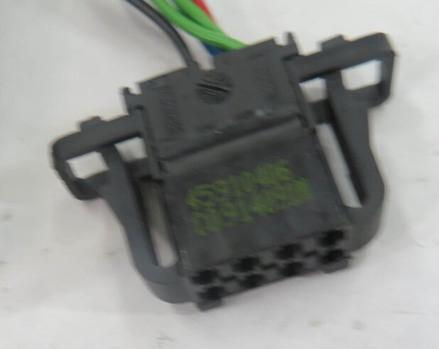 Thumbnail 7: 2011 AUDI Q7 (4L) RIGHT FRONT PASSENGER SEATBELT BUCKLE RECEIVER (BLACK)