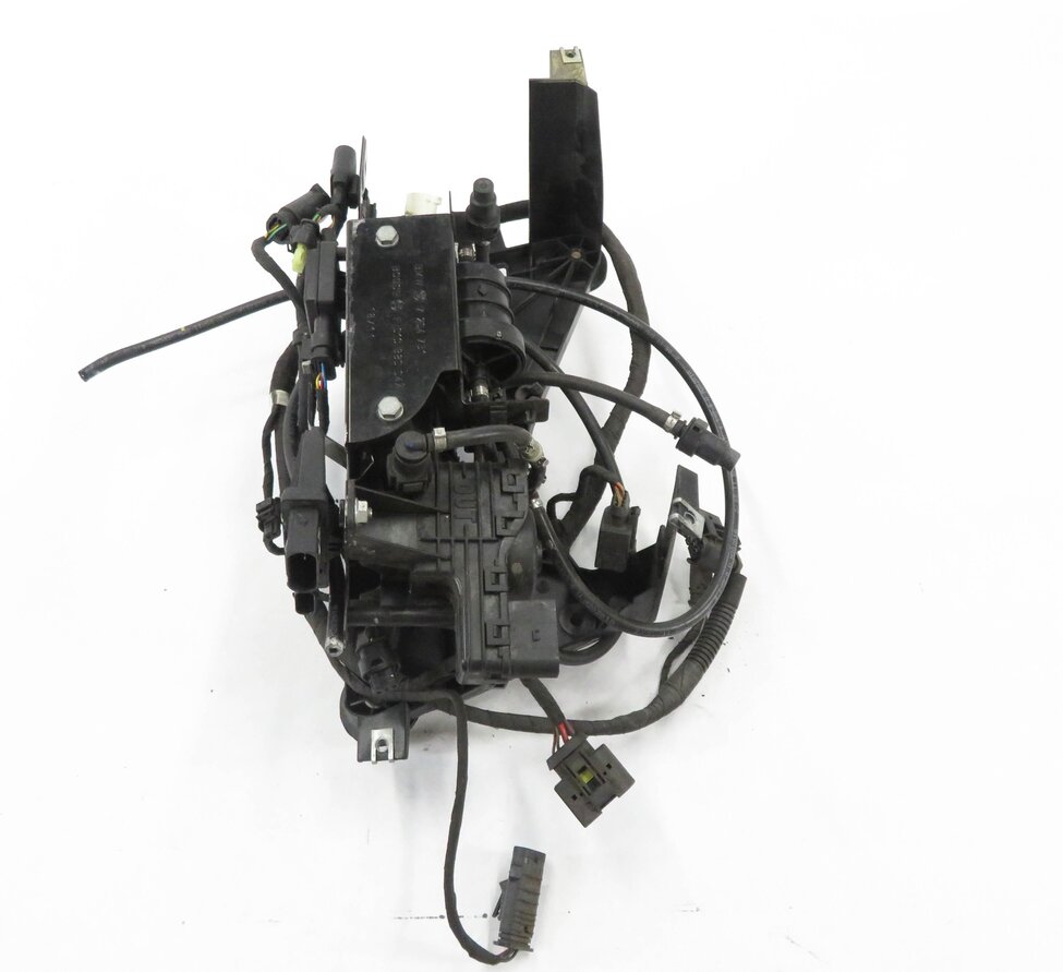 Thumbnail 3: 2011 BMW 335D (E90) 3.0L M57Y DIESEL FUEL FLUID TRANSFER PUMP w/ BRACKET