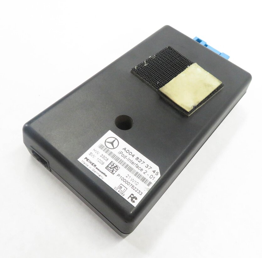 2011 MERCEDES BENZ C300 (W204) RADIO STEREO i-POD MEDIA INTERFACE CONTROL MODULE