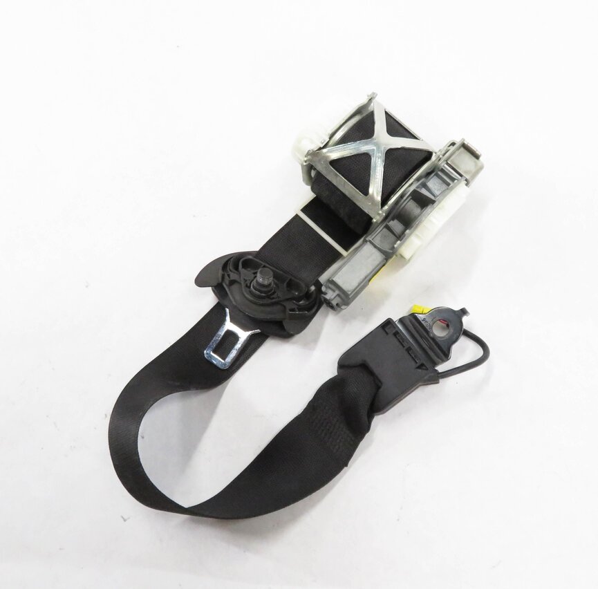 10-11 MERCEDES C250 C300 C350 C63 (W204) RIGHT FRONT SEATBELT RETRACTOR (BLACK)