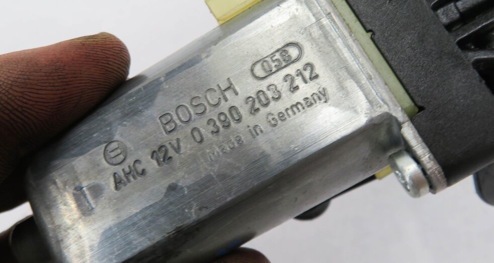 Thumbnail 6: 2006 MERCEDES BENZ CLS55 AMG (W219) RIGHT FRONT PASSENGER POWER SEAT MOTOR SET-3