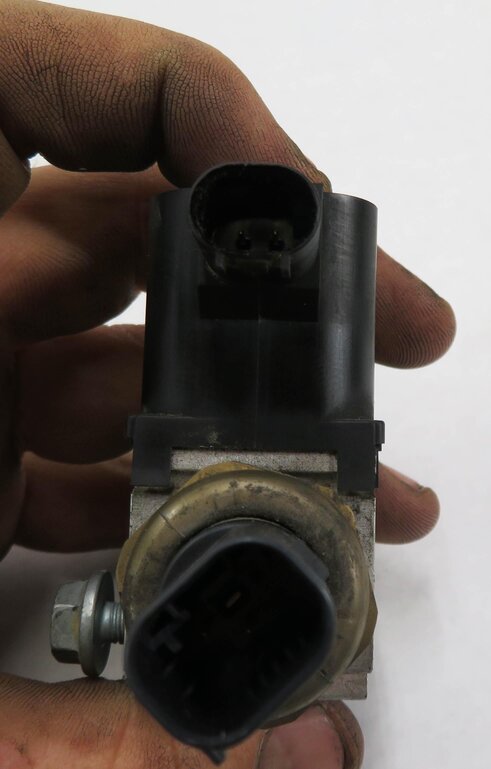 Thumbnail 5: 2006 MERCEDES BENZ CLS55 AMG (W219) AIR SUSPENSION PRESSURE RELIEF VALVE BLOCK