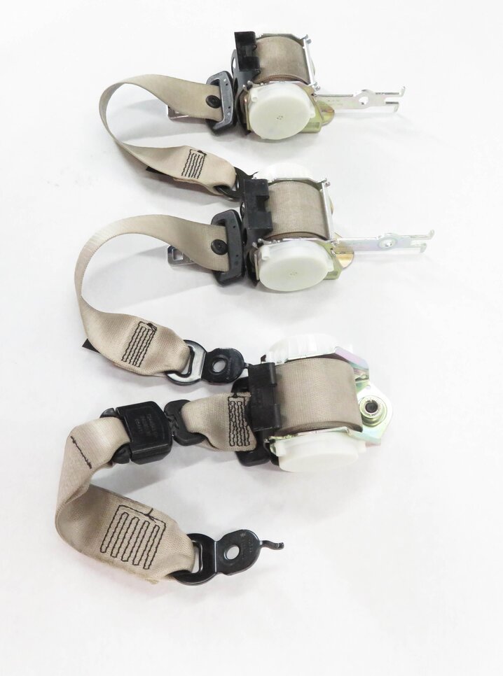 Thumbnail 3: 2012 BMW 528i (F10) REAR (LEFT / CENTER / RIGHT) SEATBELT RETRACTOR SET (BLACK)