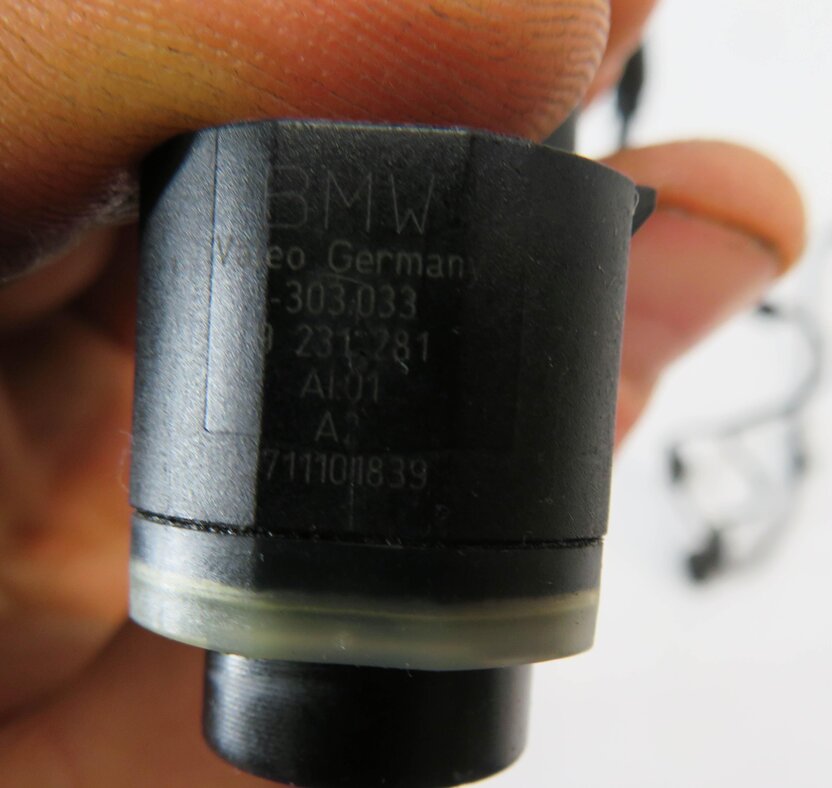 Thumbnail 8: 2011 BMW 550iGT (F07) FRONT PARK DISTANCE SENSOR SET-4 w/ HARNESS (BLACK 475)
