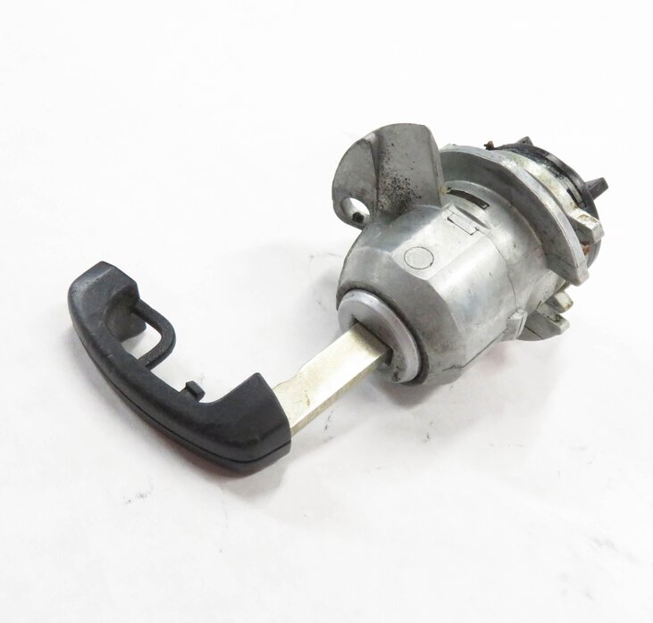 2011 BMW 550iGT (F07) LEFT FRONT DRIVER DOOR HANDLE LOCK CYLINDER w/ KEY