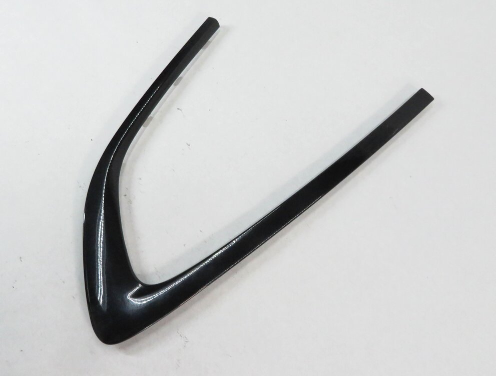 2011 BMW 550iGT (F07) LEFT DRIVER SIDE REAR QUARTER WINDOW TRIM