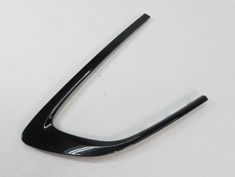 2011 BMW 550iGT (F07) RIGHT PASSENGER SIDE REAR QUARTER WINDOW TRIM