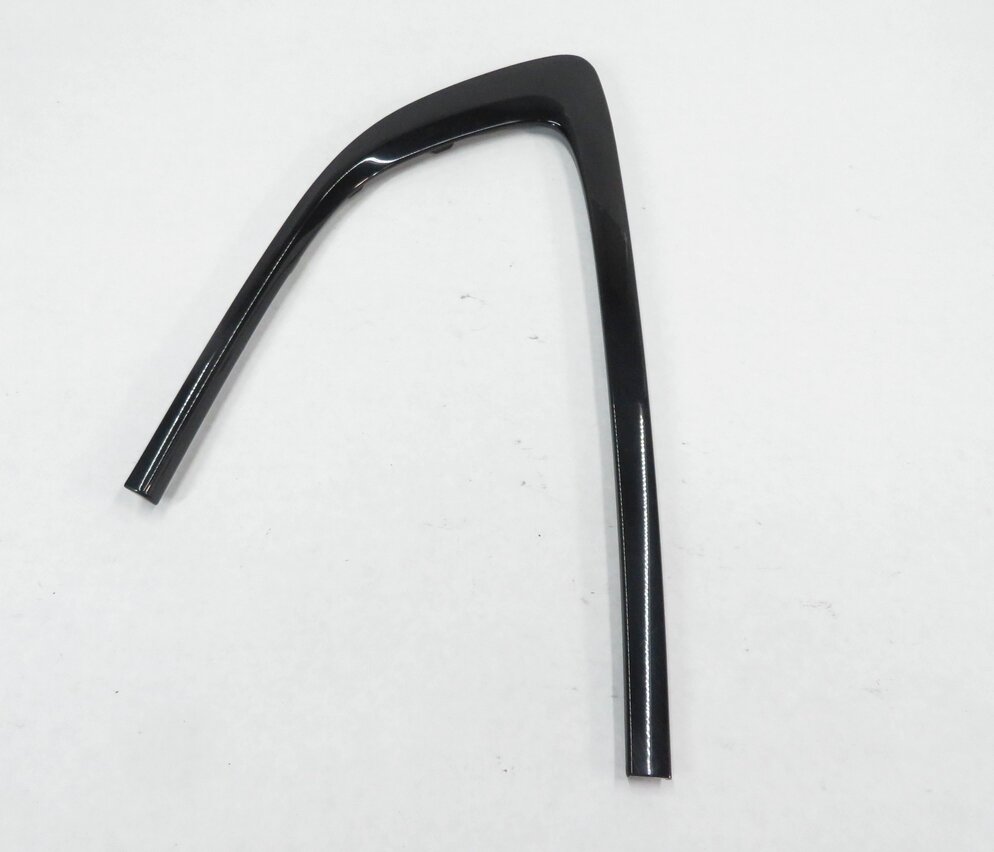 Thumbnail 4: 2011 BMW 550iGT (F07) RIGHT PASSENGER SIDE REAR QUARTER WINDOW TRIM