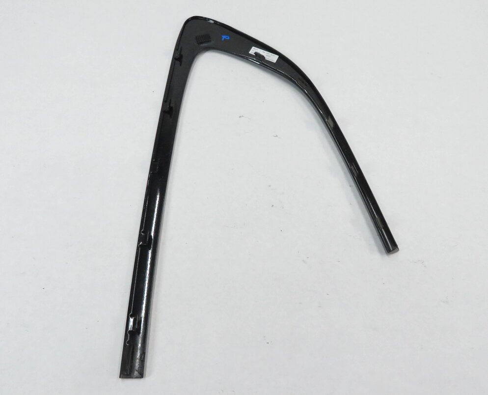 Thumbnail 5: 2011 BMW 550iGT (F07) RIGHT PASSENGER SIDE REAR QUARTER WINDOW TRIM