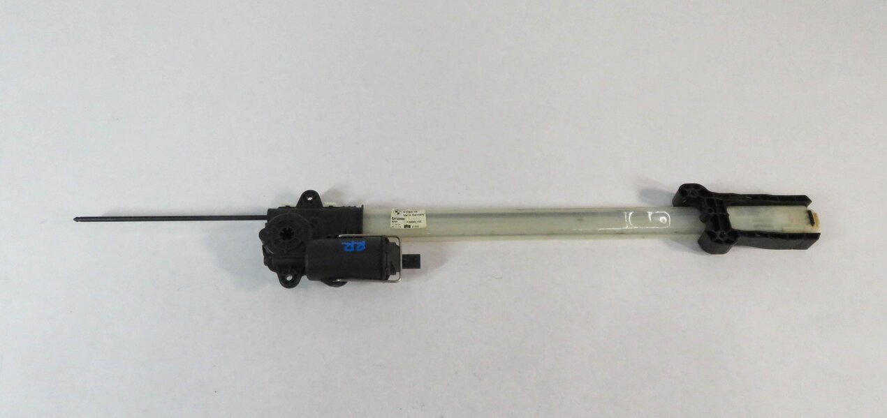 Thumbnail 2: 10-17 BMW 535iGT 550iGT (F07) RIGHT REAR DOOR WINDOW SHADE REGULATOR w/ MOTOR