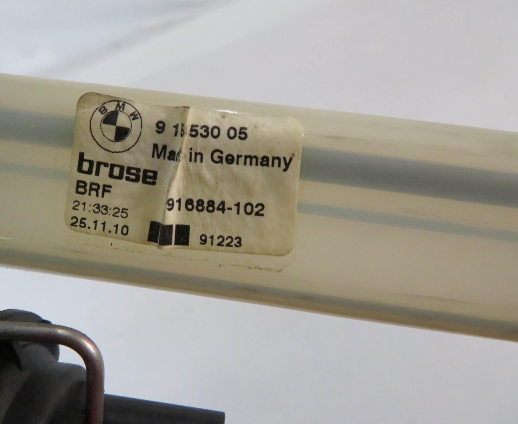 Thumbnail 5: 10-17 BMW 535iGT 550iGT (F07) RIGHT REAR DOOR WINDOW SHADE REGULATOR w/ MOTOR