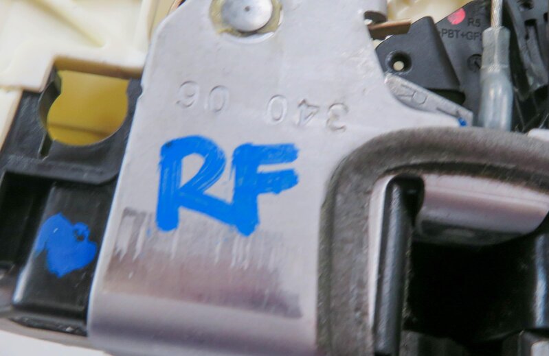 Thumbnail 6: 10-19 MB C300 C350 E350 E550 GLK250 GLK350 SL550 CLS550 RIGHT FRONT DOOR LATCH