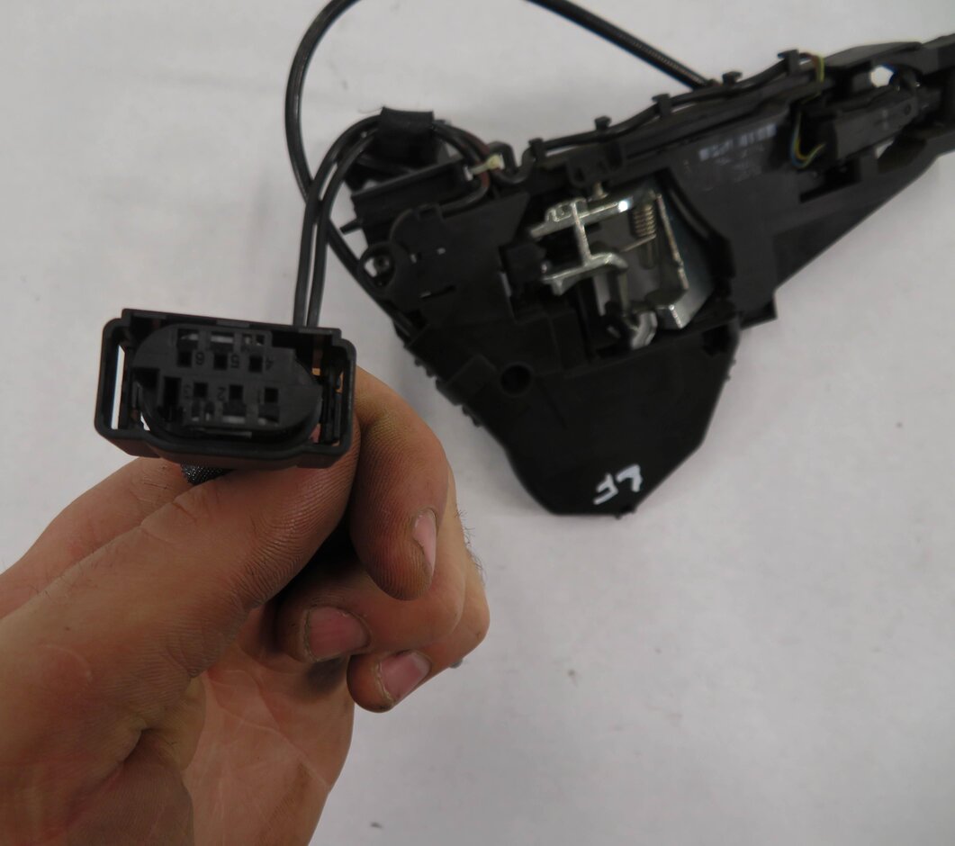Thumbnail 6: 2012 MERCEDES GL350 (X164) LEFT FRONT DRIVER EXTERIOR DOOR HANDLE (BLACK 040U)