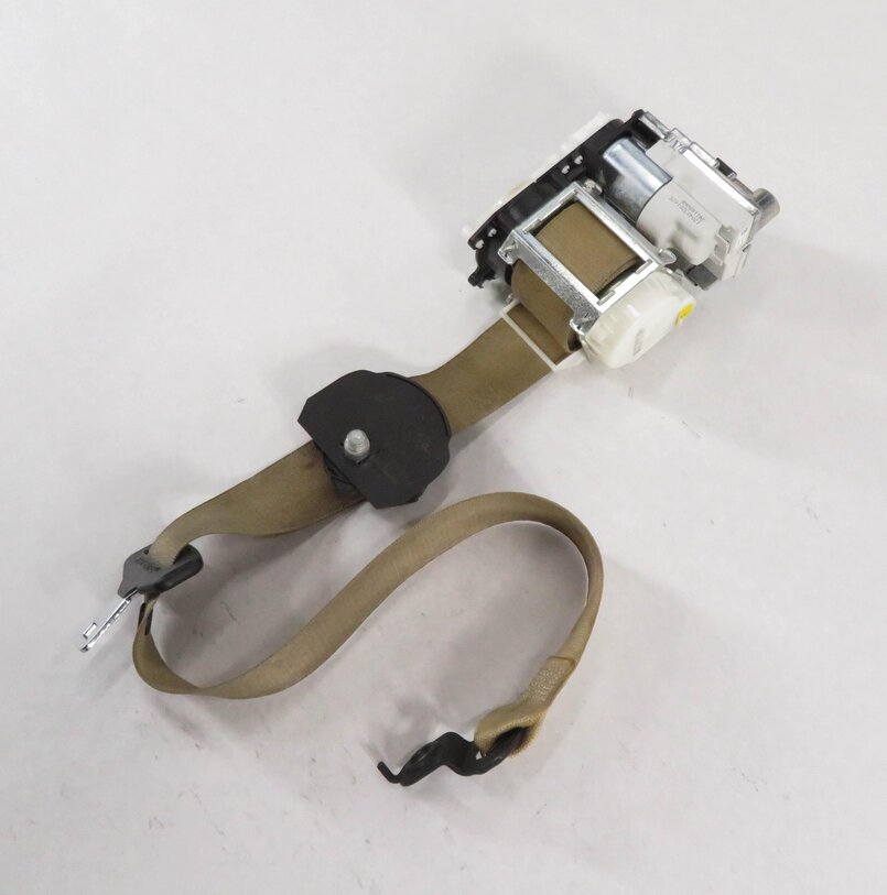 10-12 GL350 GL450 GL550 ML350 ML550 (X164 W164) RIGHT FRONT RETRACTOR (BEIGE)