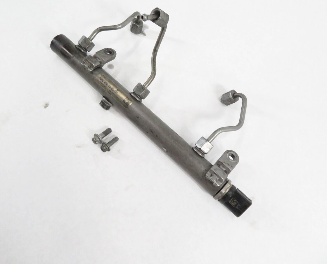 2012 MERCEDES GL350 (X164) 3.0L OM642 DIESEL ENGINE RIGHT INJECTION FUEL RAIL