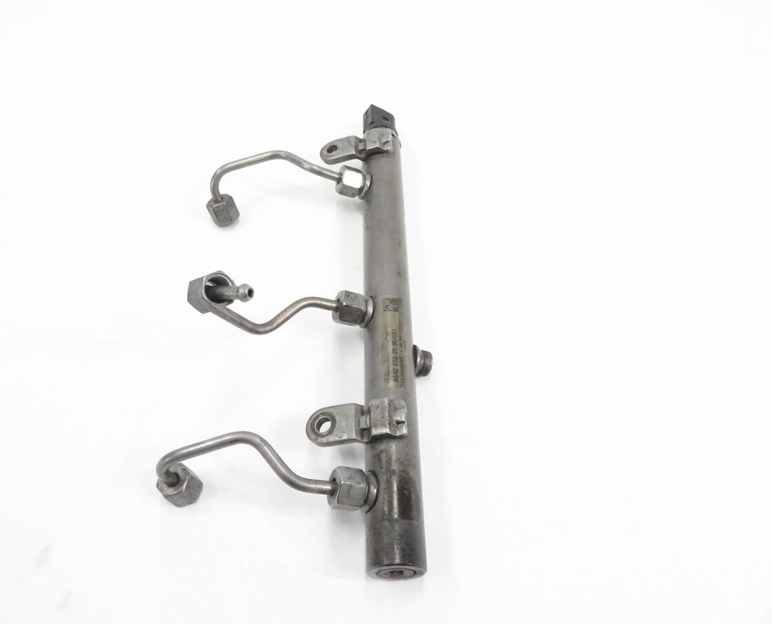 Thumbnail 3: 2012 MERCEDES GL350 (X164) 3.0L OM642 DIESEL ENGINE RIGHT INJECTION FUEL RAIL