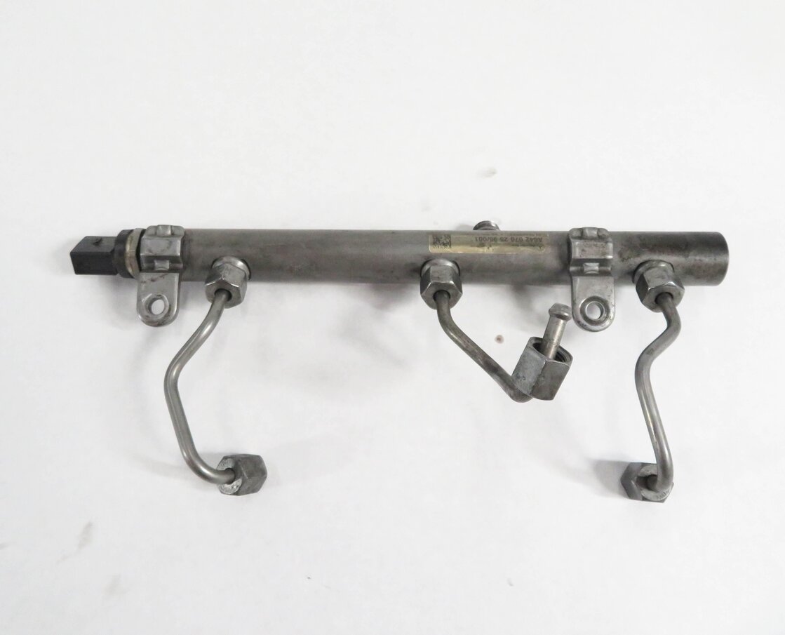 Thumbnail 4: 2012 MERCEDES GL350 (X164) 3.0L OM642 DIESEL ENGINE RIGHT INJECTION FUEL RAIL