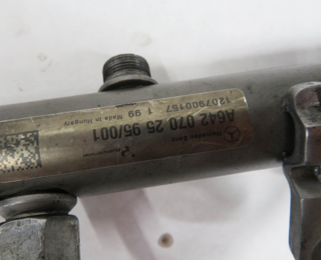 Thumbnail 5: 2012 MERCEDES GL350 (X164) 3.0L OM642 DIESEL ENGINE RIGHT INJECTION FUEL RAIL