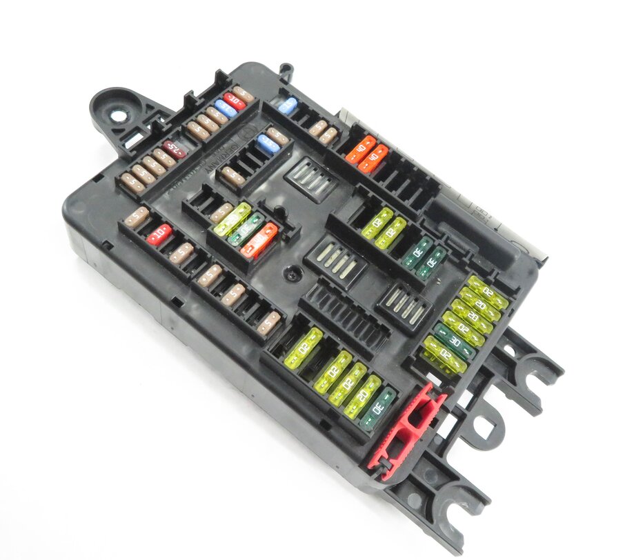 2014 BMW 328i (F30) DIESEL - REAR RELAY JUNCTION FUSE BOX