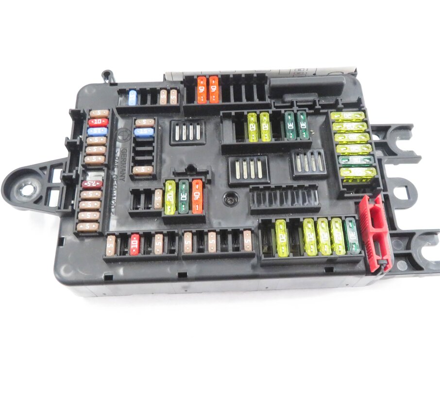 Thumbnail 2: 2014 BMW 328i (F30) DIESEL - REAR RELAY JUNCTION FUSE BOX