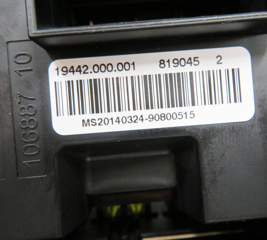 Thumbnail 7: 2014 BMW 328i (F30) DIESEL - REAR RELAY JUNCTION FUSE BOX