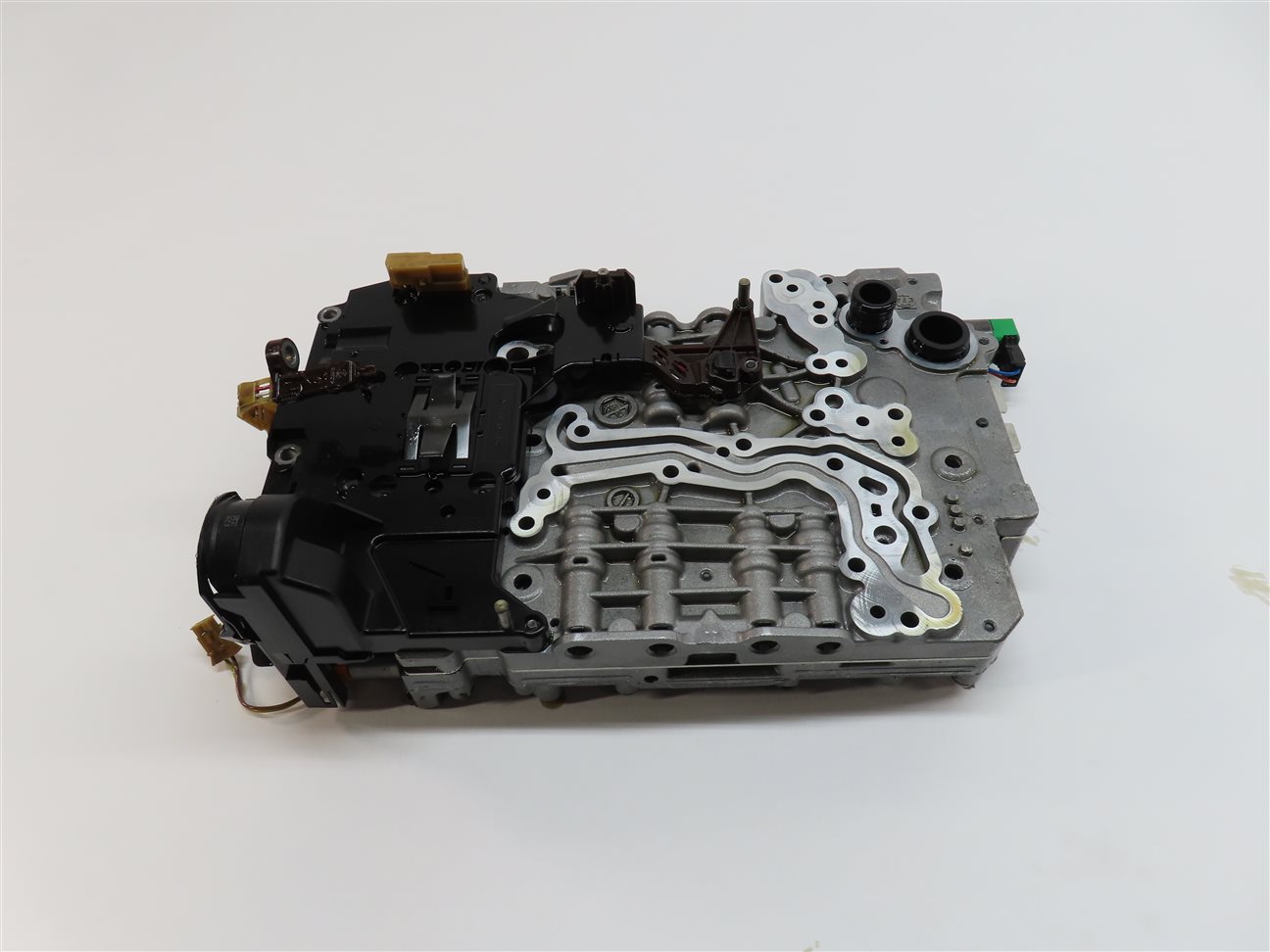 Thumbnail 2: 2014-2018 BMW 328i (F30) DIESEL X-DRIVE AWD 8HP-45 TRANSMISSION VALVE BODY 