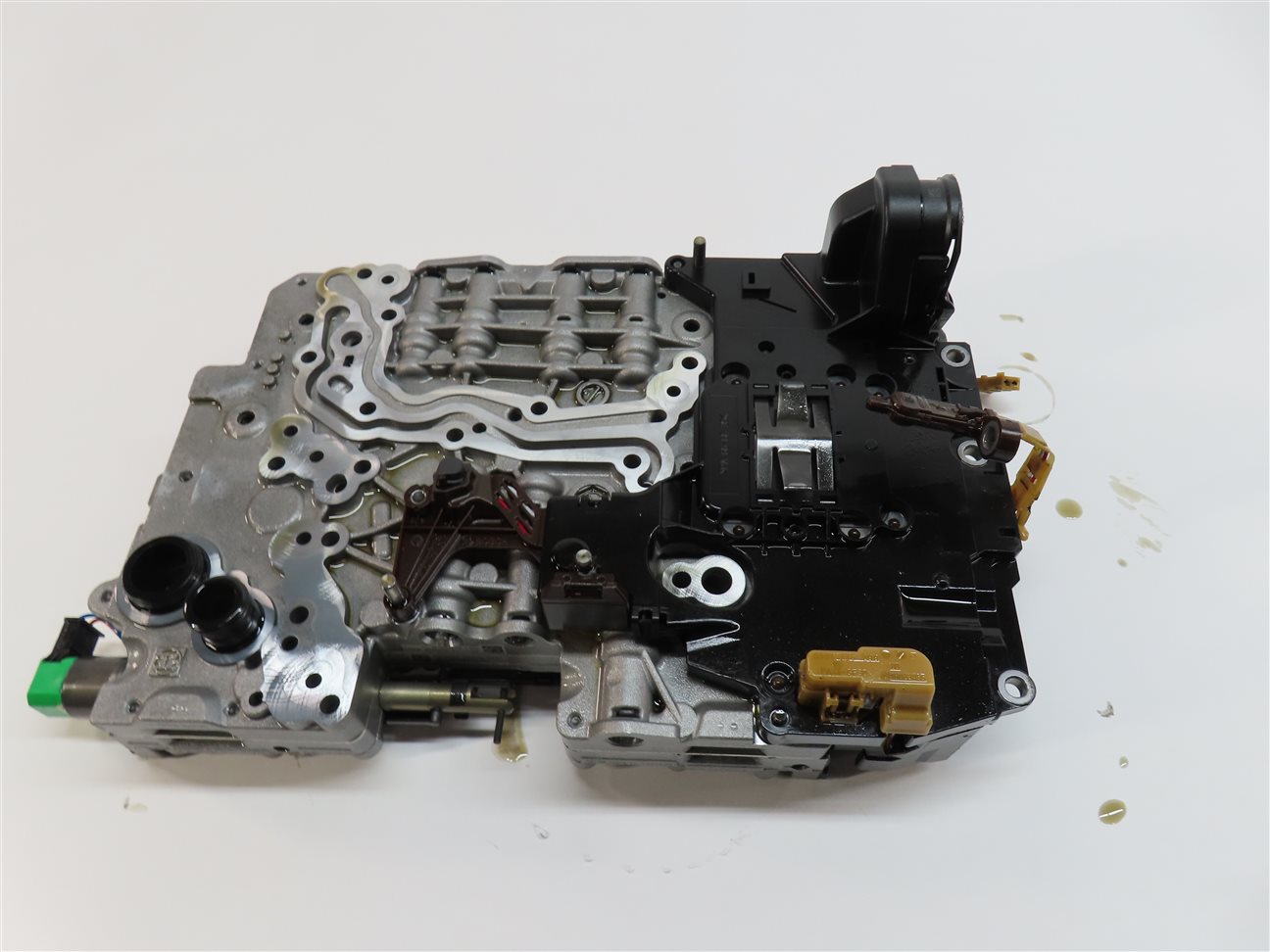 Thumbnail 4: 2014-2018 BMW 328i (F30) DIESEL X-DRIVE AWD 8HP-45 TRANSMISSION VALVE BODY 