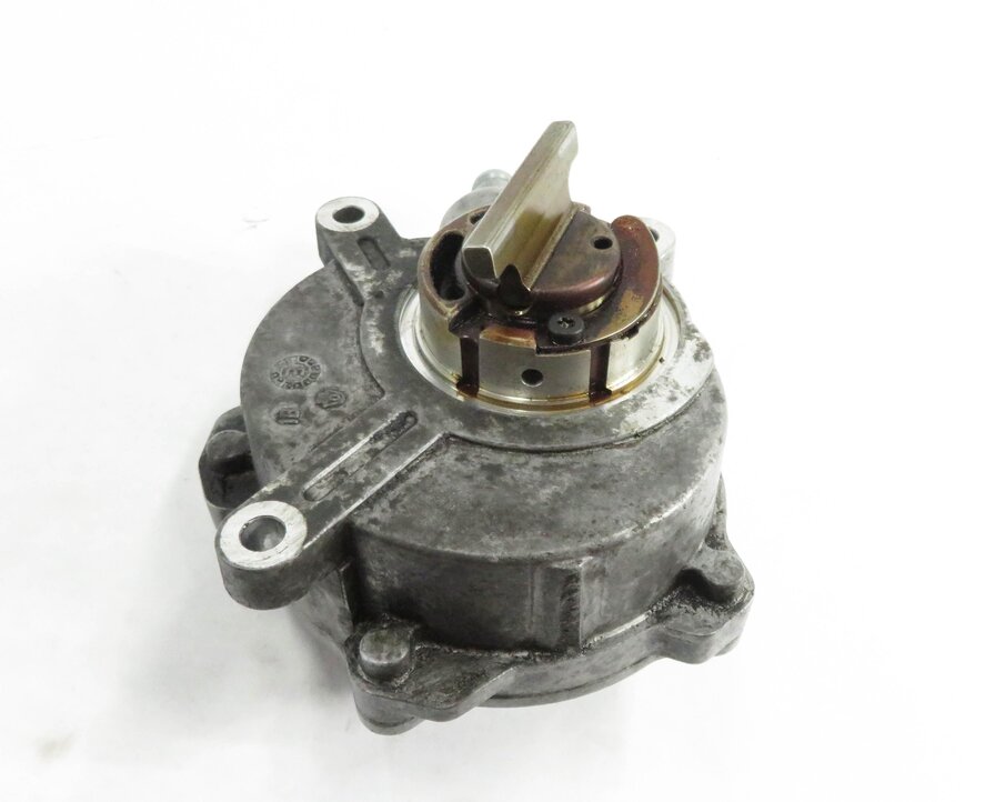 Thumbnail 4: 03-10 BMW X5 550i 650i 645i 750i 760i (E60 E63 E65 E66 E53 E70) - VACUUM PUMP