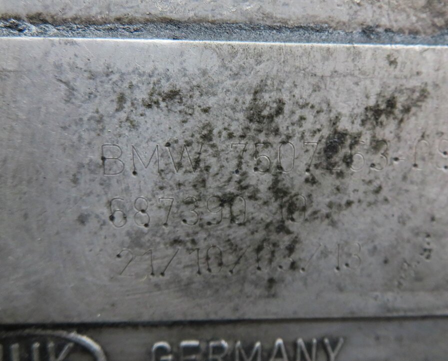 Thumbnail 6: 03-10 BMW X5 550i 650i 645i 750i 760i (E60 E63 E65 E66 E53 E70) - VACUUM PUMP