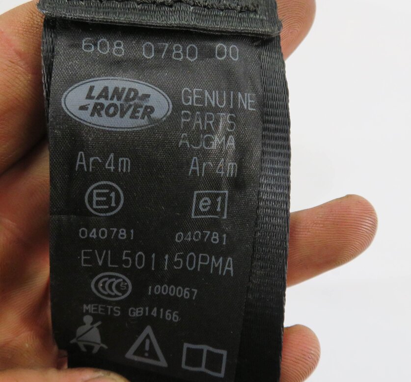 Thumbnail 6: 2011 RANGE ROVER SPORT (L320) REAR SECOND ROW CENTER SEATBELT RETRACTOR (BLACK)