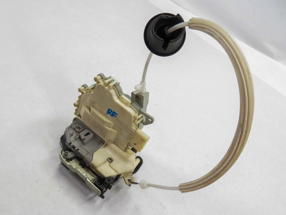 2010-2019 AUDI / PORSCHE A4 S4 A5 S5 A6 Q3 Q5 Q7 TT 911 - RIGHT FRONT DOOR LATCH