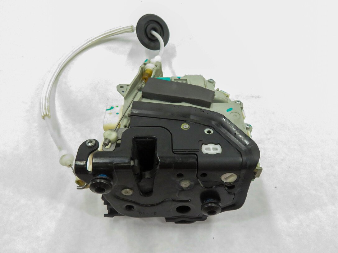 Thumbnail 4: 2010-2019 AUDI / PORSCHE A4 S4 A5 S5 A6 Q3 Q5 Q7 TT 911 - RIGHT FRONT DOOR LATCH