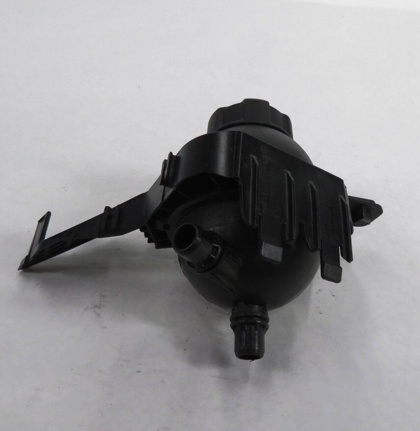 Thumbnail 4: 12-16 BMW ACTIVEHYBRID 5 / 7 (F04 F10) OVERFLOW RECOVERY TANK COOLANT RESERVOIR
