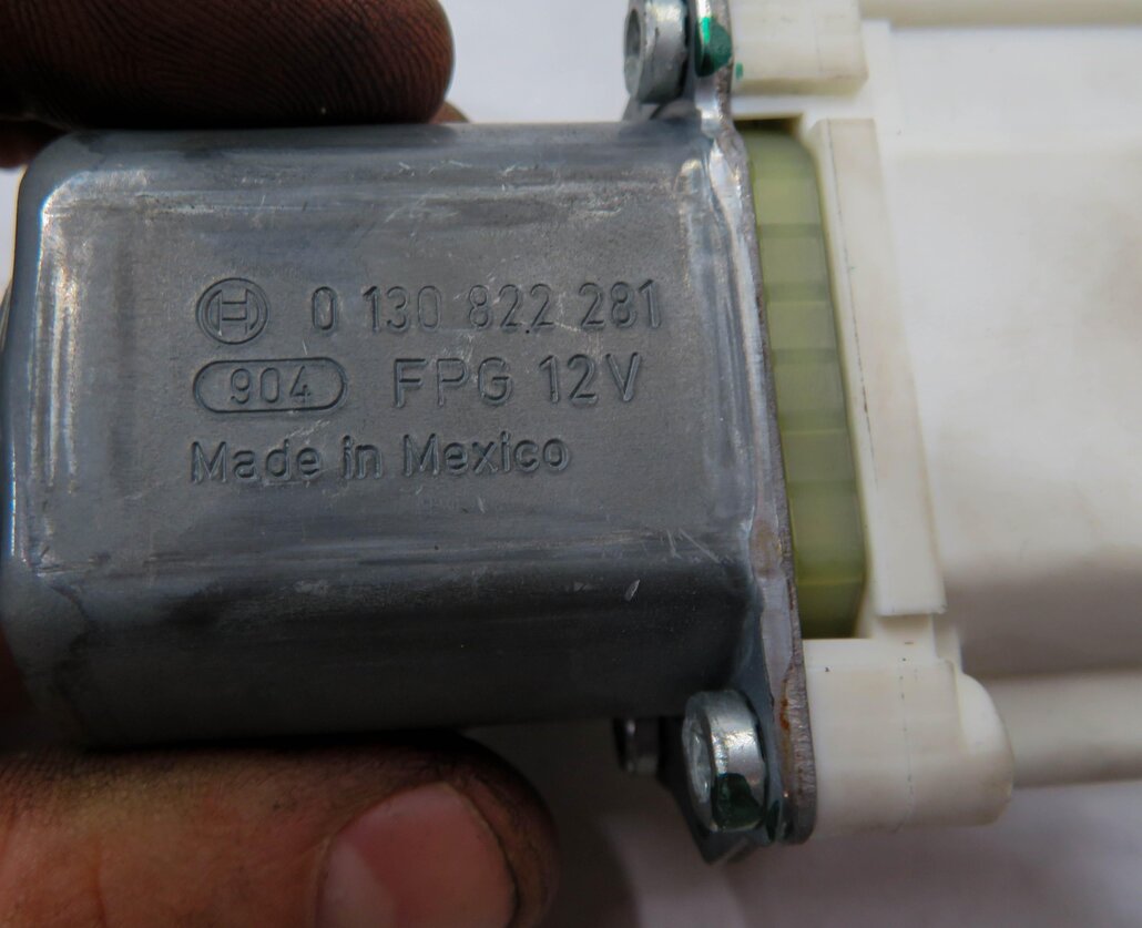 Thumbnail 7: 06-13 MB GL320 GL350 GL450 ML320 R500 (W164 X164) - LEFT REAR DOOR WINDOW MOTOR