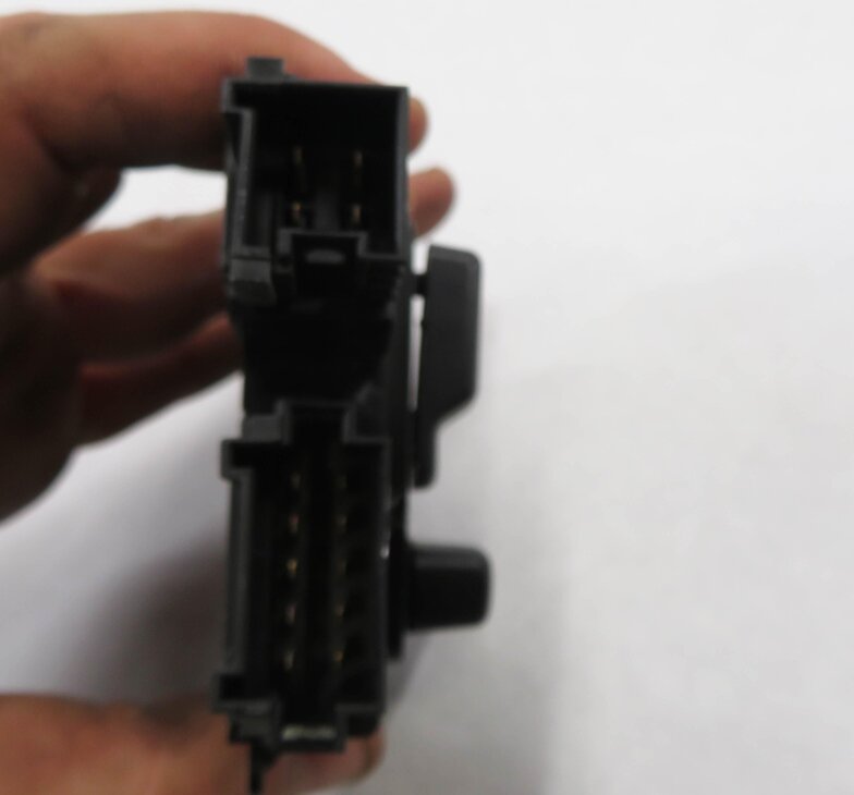 Thumbnail 7: 2010 MERCEDES GL450 (X164) RIGHT FRONT PASSENGER POWER SEAT ADJUSTMENT SWITCH