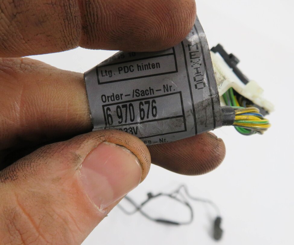 Thumbnail 5: 2007 BMW X5 (E70) REAR PDC PARK DISTANCE CONTROL SENSOR SET-4 w/ HARNESS (BLACK)