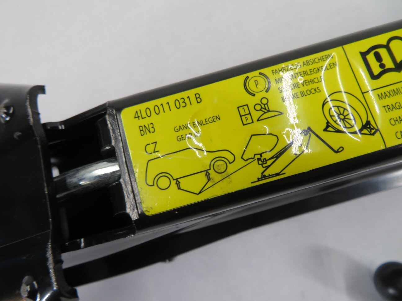 Thumbnail 10: 2013 AUDI Q7 (4L) SPARE TIRE CAR LIFT JACK LUG WRENCH TOW HOOK TOOK SET-7