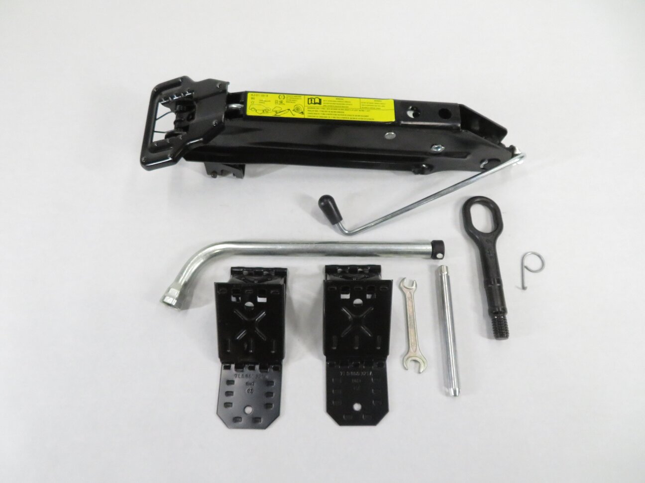 Thumbnail 2: 2013 AUDI Q7 (4L) SPARE TIRE CAR LIFT JACK LUG WRENCH TOW HOOK TOOK SET-7